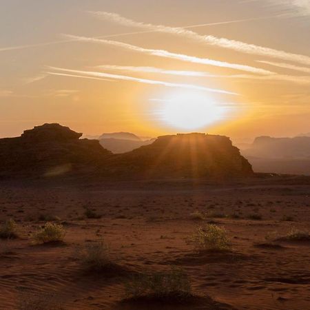 Wadi Rum Eagle Luxury Camp Экстерьер фото