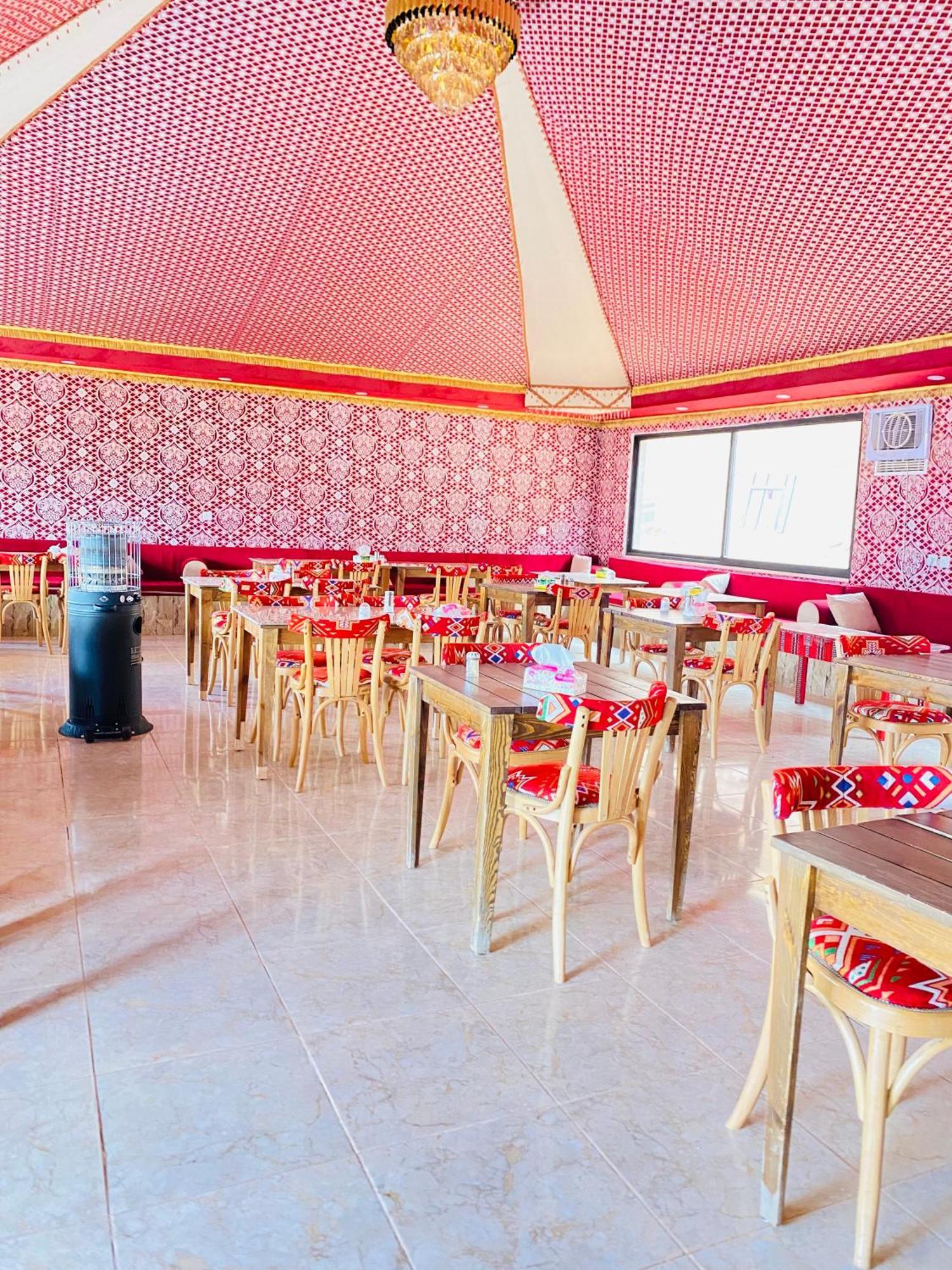 Wadi Rum Eagle Luxury Camp Экстерьер фото