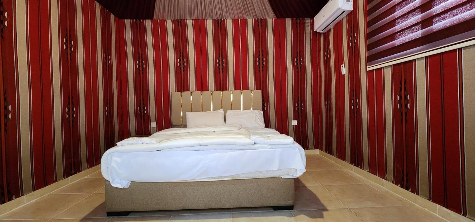 Wadi Rum Eagle Luxury Camp Экстерьер фото